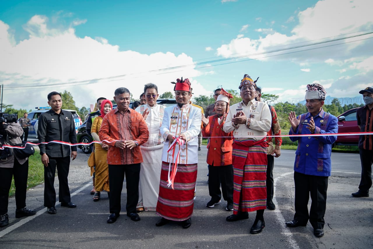 Andi Sudirman Resmikan Jalur Alternatif dari Tana Toraja ke Torut Sepanjang 9,1 Km